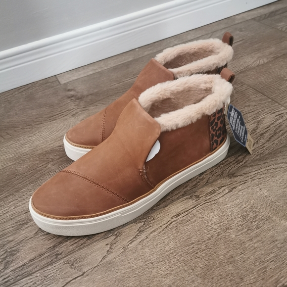 Toms Shoes - BNWT Toms Paxton slip on size 9.5